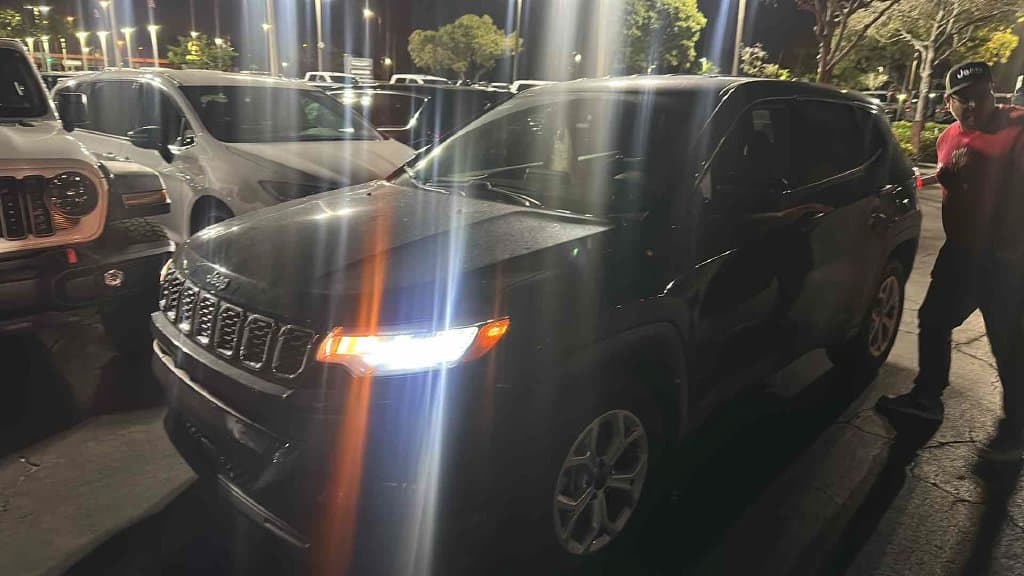 2025 Jeep Compass Sport — photo 1 of 4