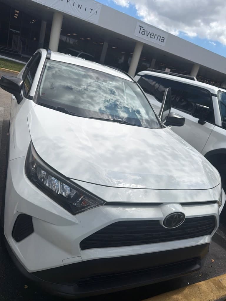 2019 Toyota RAV4 LE — photo 1 of 3