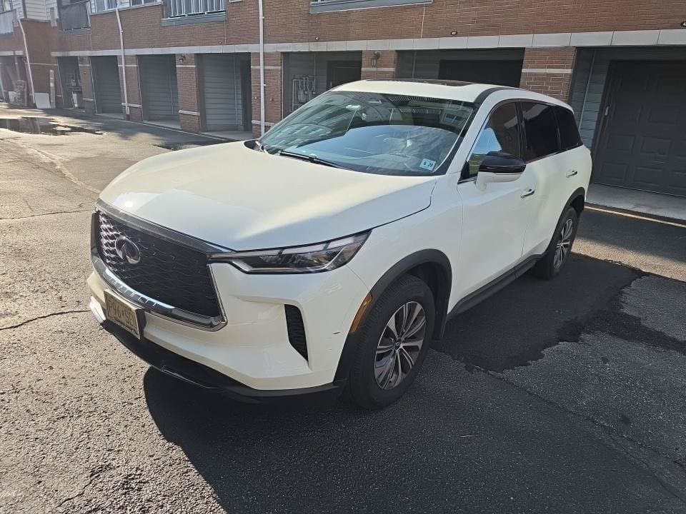 2023 INFINITI QX60 PURE — photo 1 of 6