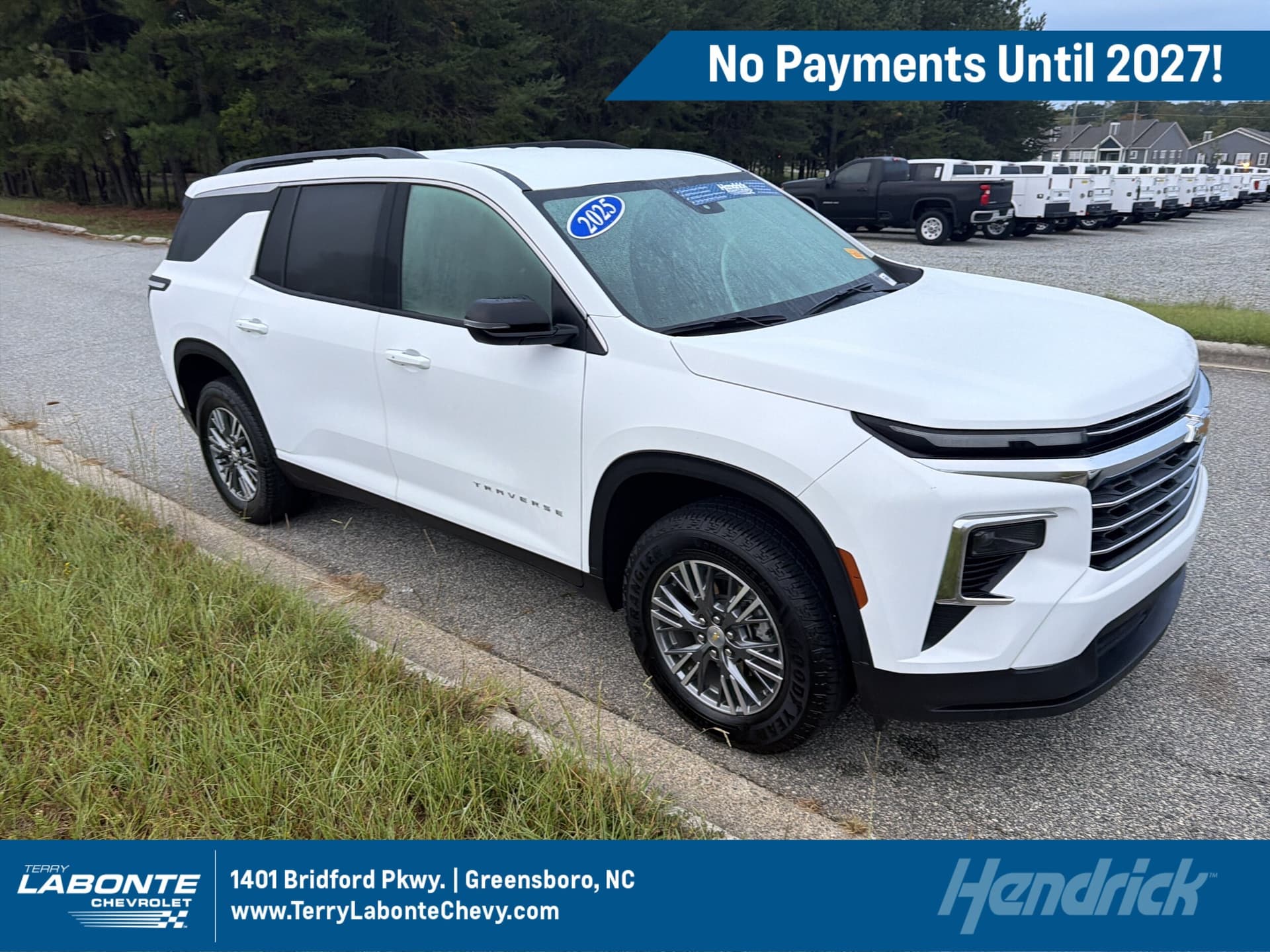 2025 Chevrolet Traverse FWD LT — photo 1 of 12