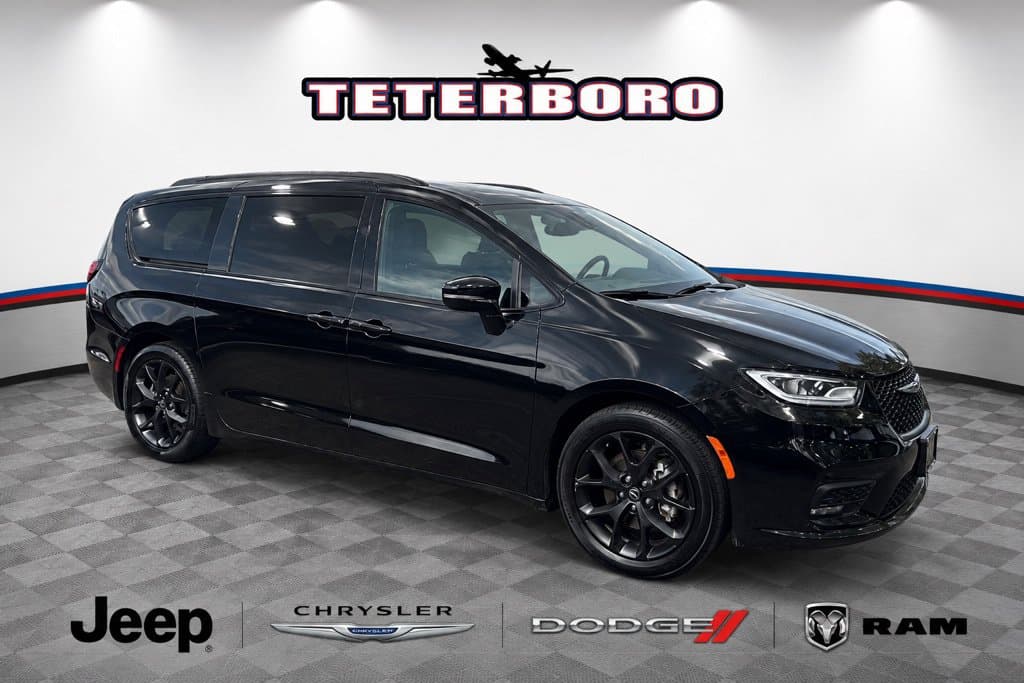 2025 Chrysler Pacifica Limited — photo 1 of 29
