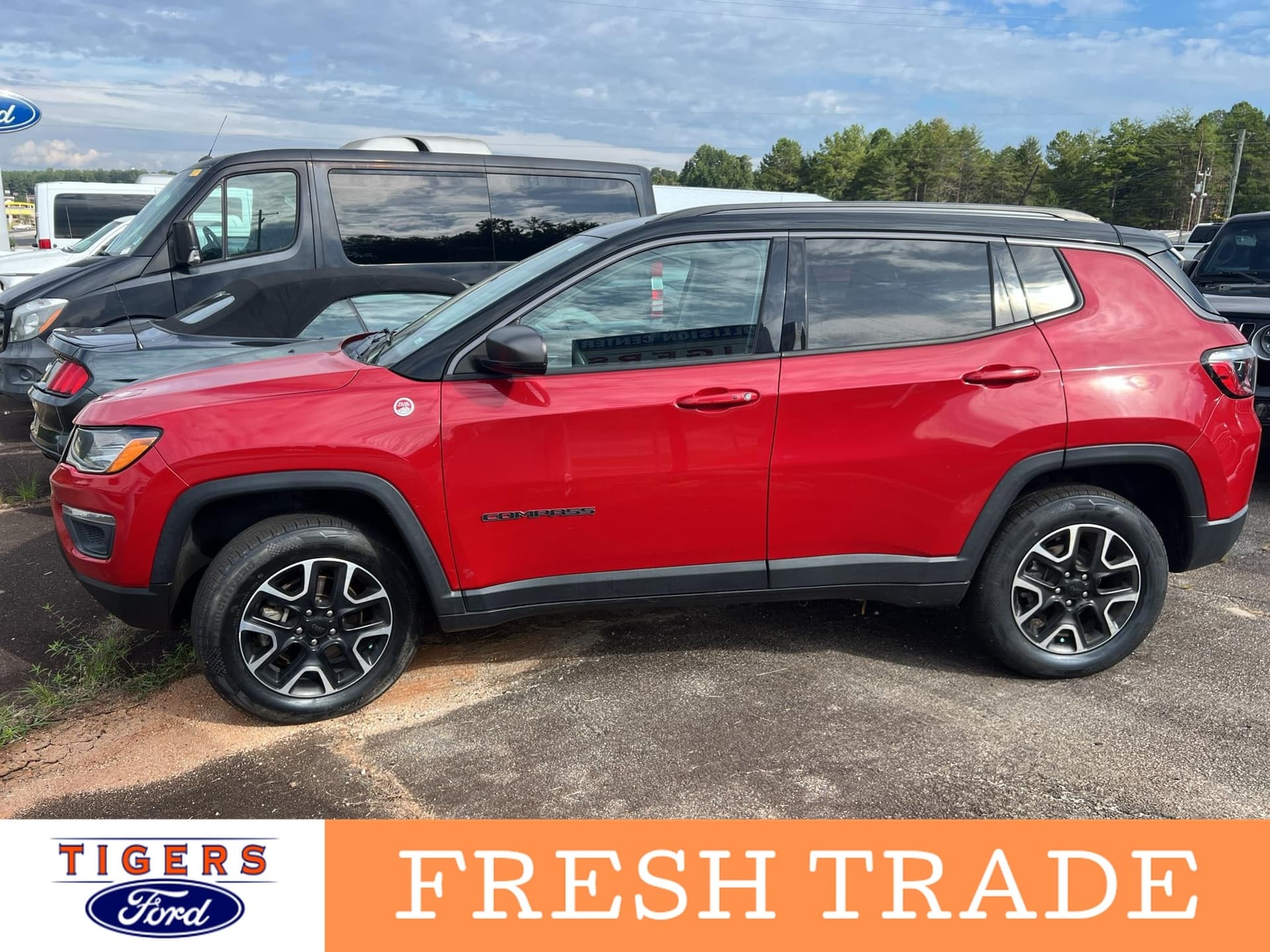 2021 Jeep Compass Trailhawk — photo 1 of 3