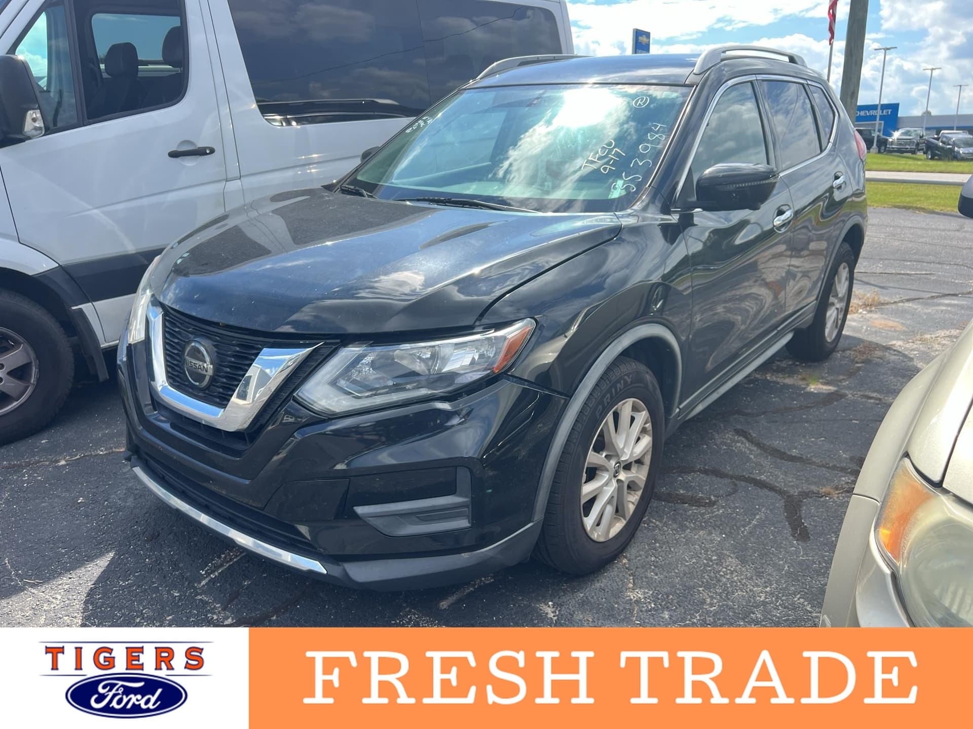 2018 Nissan Rogue SV — photo 1 of 4