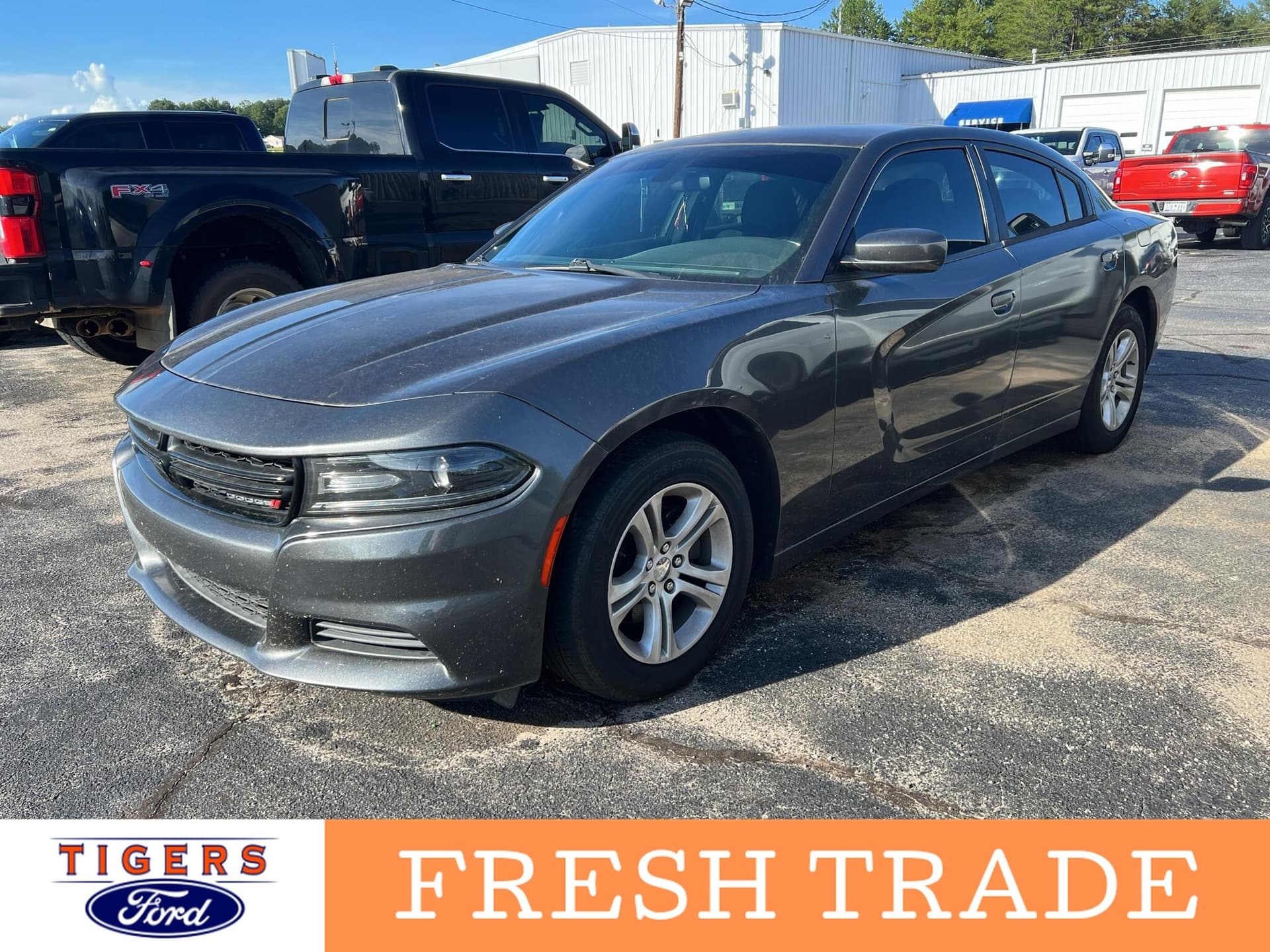 2019 Dodge Charger SXT — photo 1 of 3