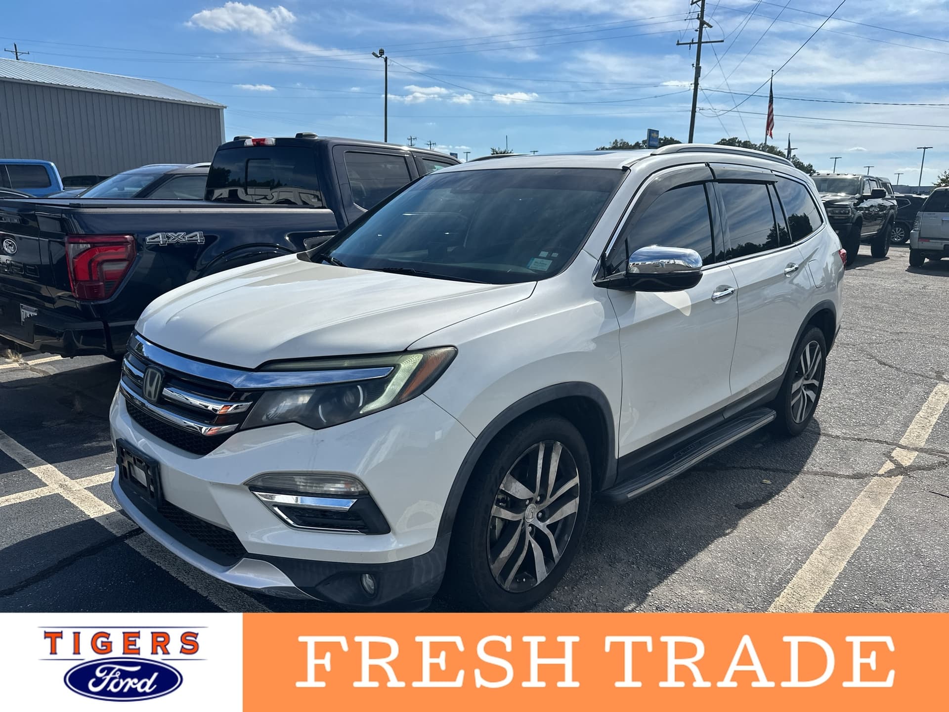 2016 Honda Pilot Elite — photo 1 of 7