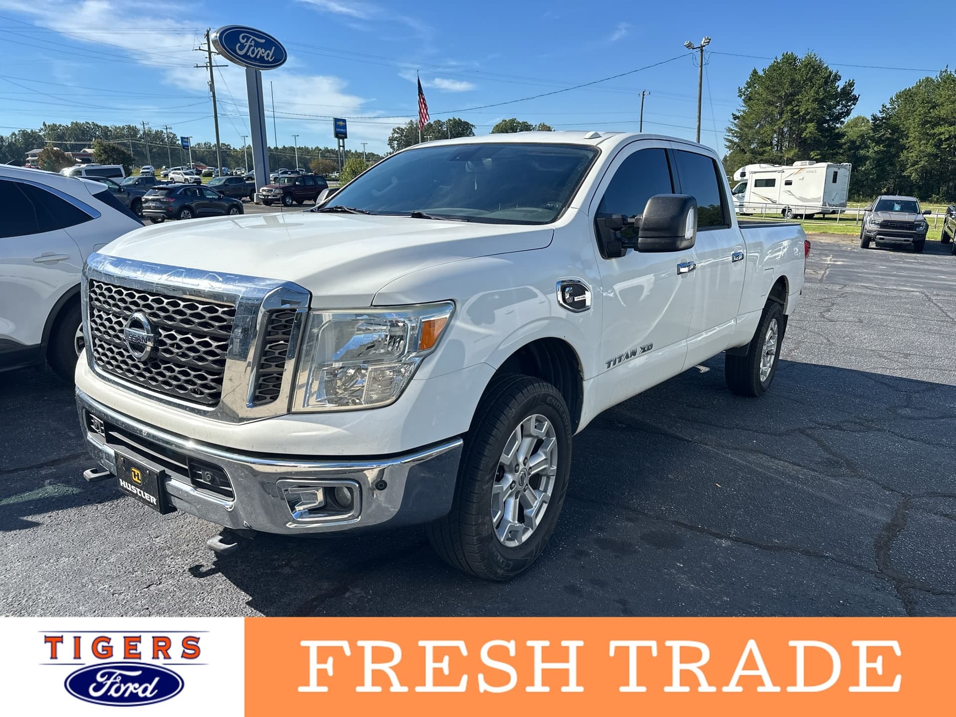 2017 Nissan Titan XD SV — photo 1 of 6