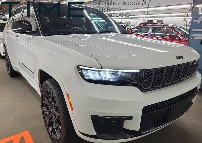 2023 Jeep Grand Cherokee L Summit — photo 1 of 10