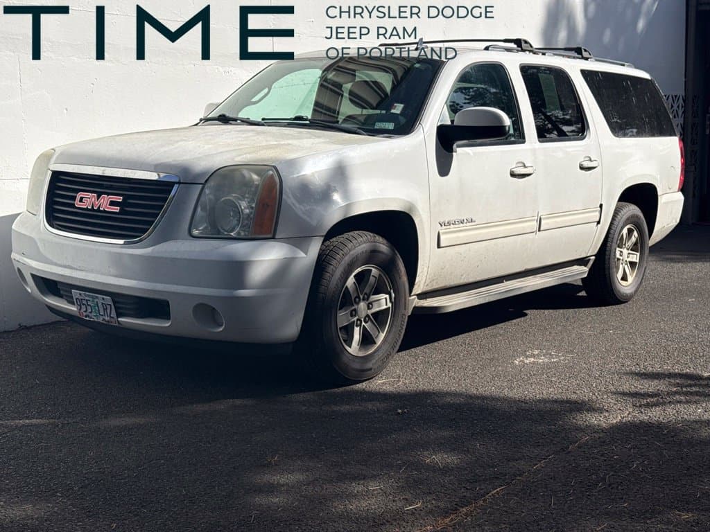 2011 GMC Yukon XL SLE — photo 1 of 4