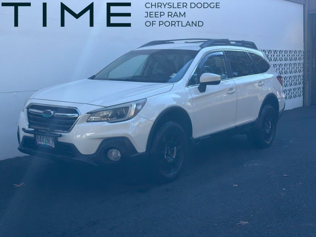 2018 Subaru Outback Base — photo 1 of 4