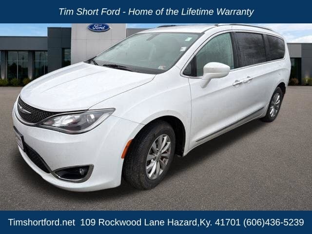2018 Chrysler Pacifica Touring L — photo 1 of 5