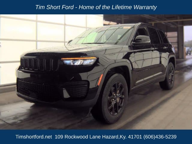 2024 Jeep Grand Cherokee Laredo — photo 1 of 8