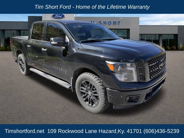 2019 Nissan Titan Base — photo 1 of 3