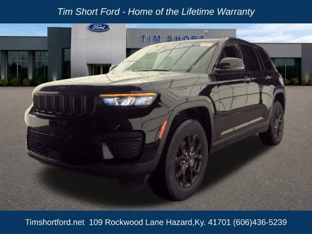 2024 Jeep Grand Cherokee Laredo — photo 1 of 8