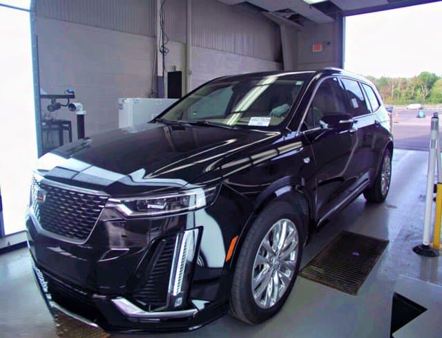 2025 Cadillac XT6 Base — photo 1 of 7
