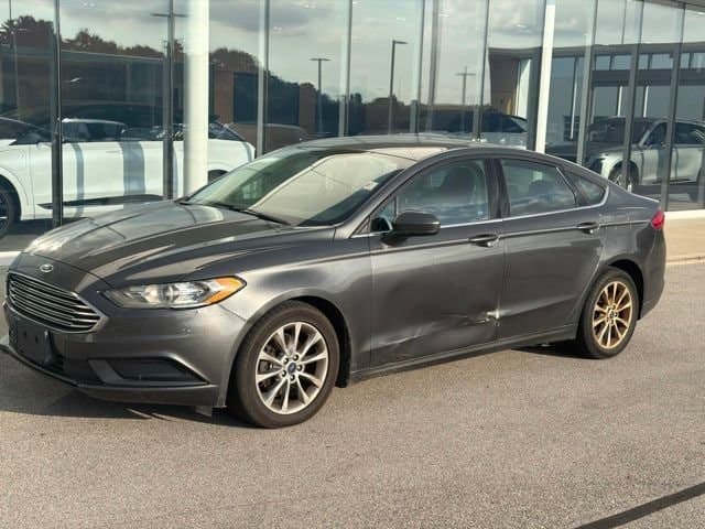 2017 Ford Fusion SE — photo 1 of 5
