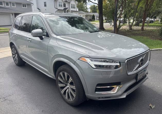 2025 Volvo XC90 Base — photo 1 of 6