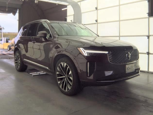 2026 Volvo XC90 Base — photo 1 of 7