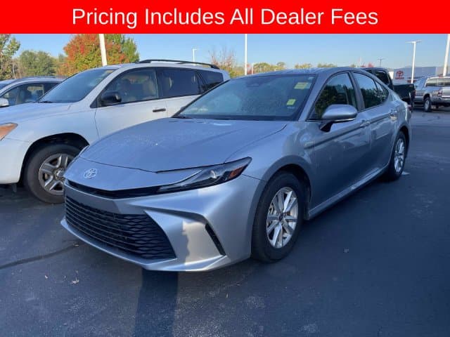 2025 Toyota Camry LE — photo 1 of 13