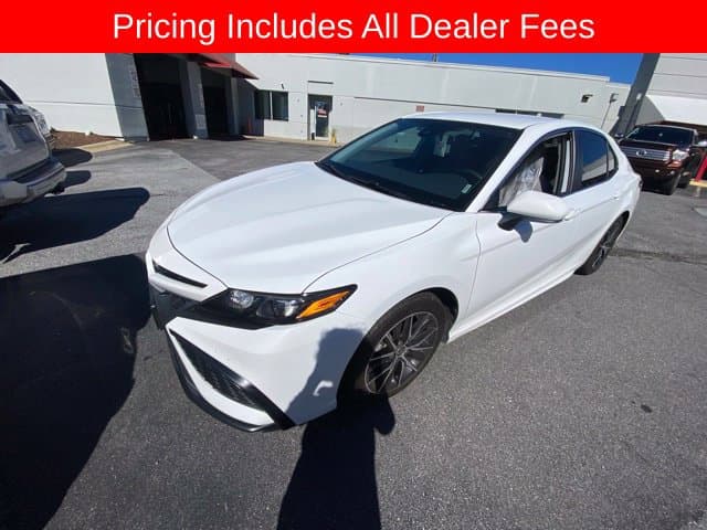 2022 Toyota Camry SE — photo 1 of 13