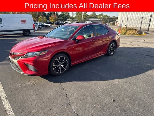 2020 Toyota Camry SE — photo 1 of 15