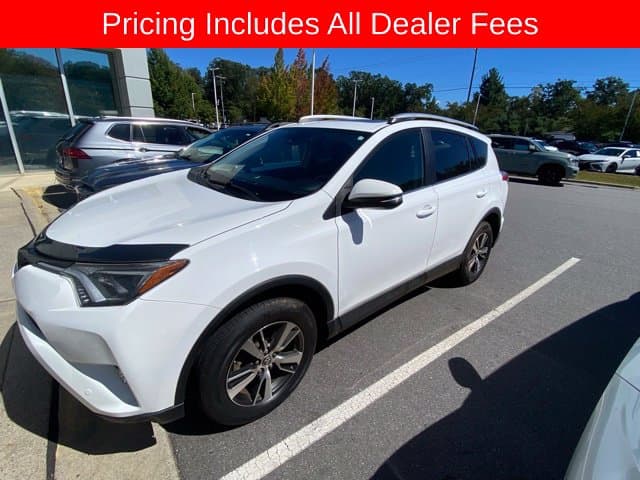 2017 Toyota RAV4 XLE — photo 1 of 12