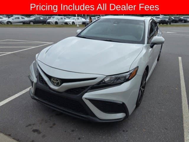 2024 Toyota Camry SE — photo 1 of 15