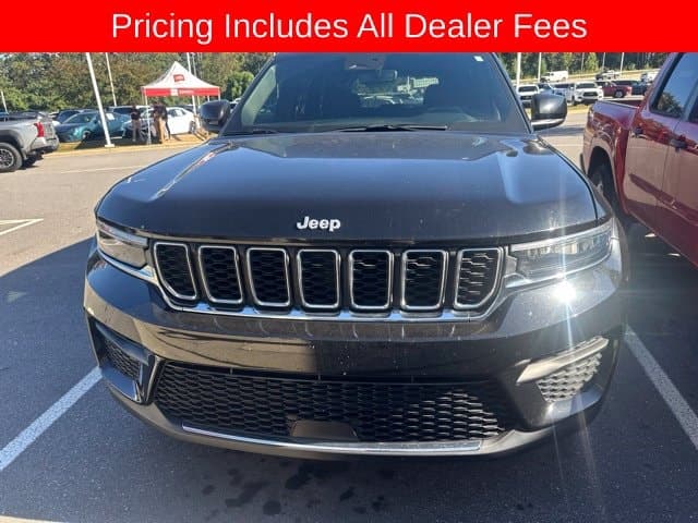 2024 Jeep Grand Cherokee Laredo — photo 1 of 11