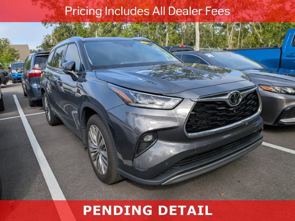 2024 Toyota Highlander Platinum — photo 1 of 11