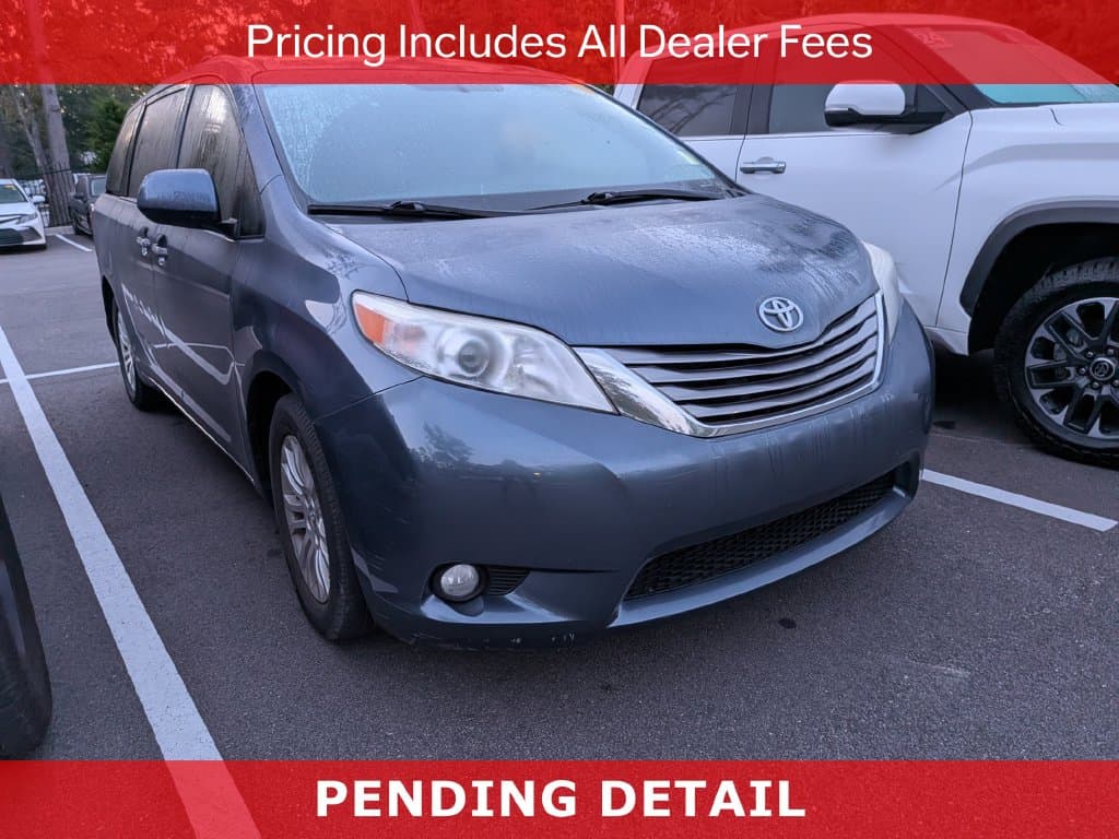 2016 Toyota Sienna XLE — photo 1 of 11