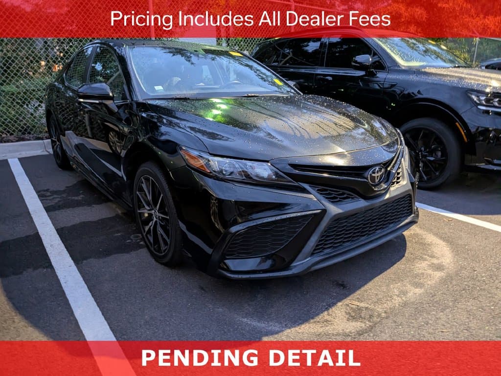 2022 Toyota Camry SE — photo 1 of 11