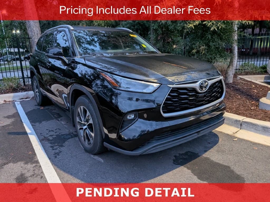 2022 Toyota Highlander XLE — photo 1 of 11