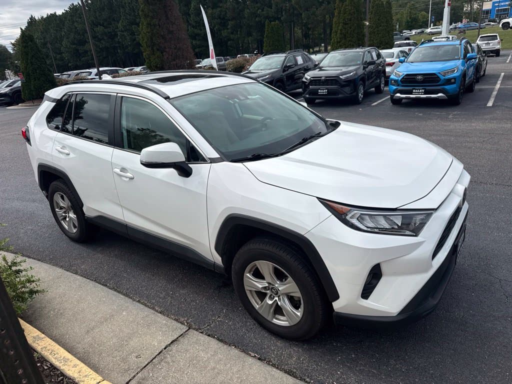 2021 Toyota RAV4 XLE — photo 1 of 8