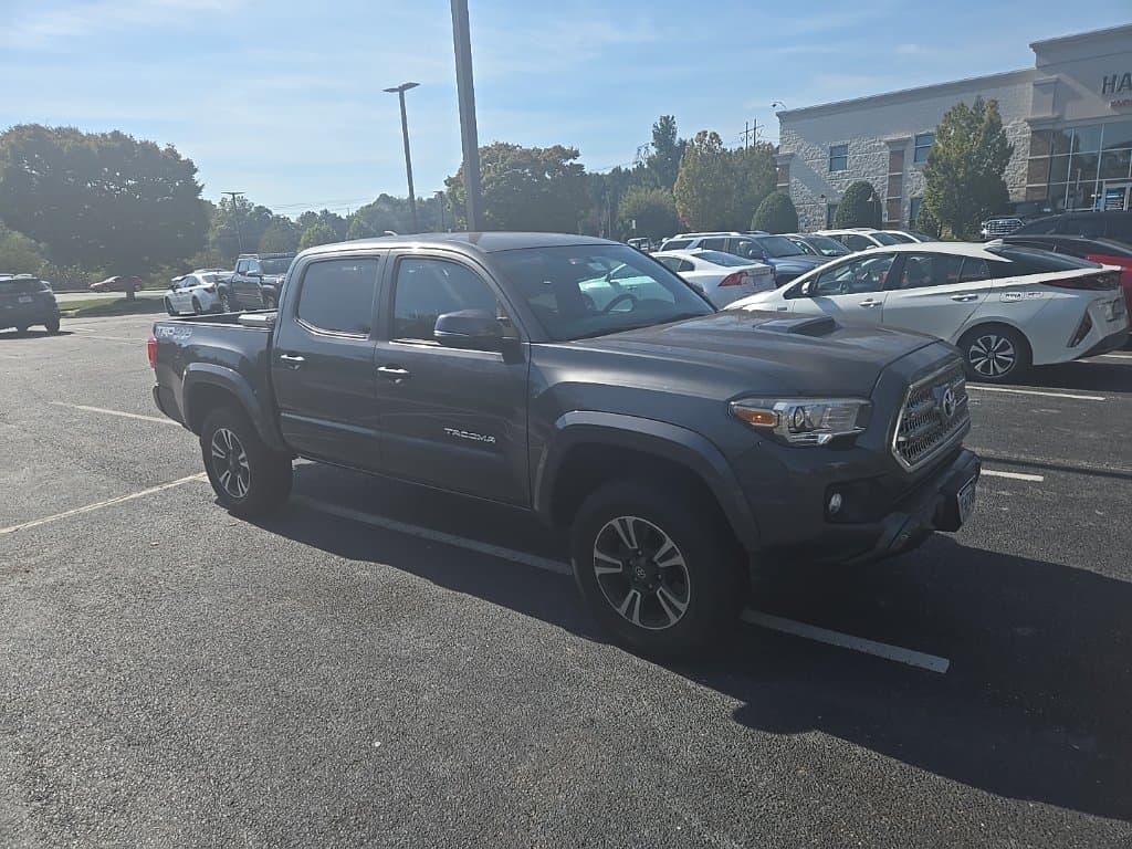 2017 Toyota Tacoma TRD Sport — photo 1 of 8