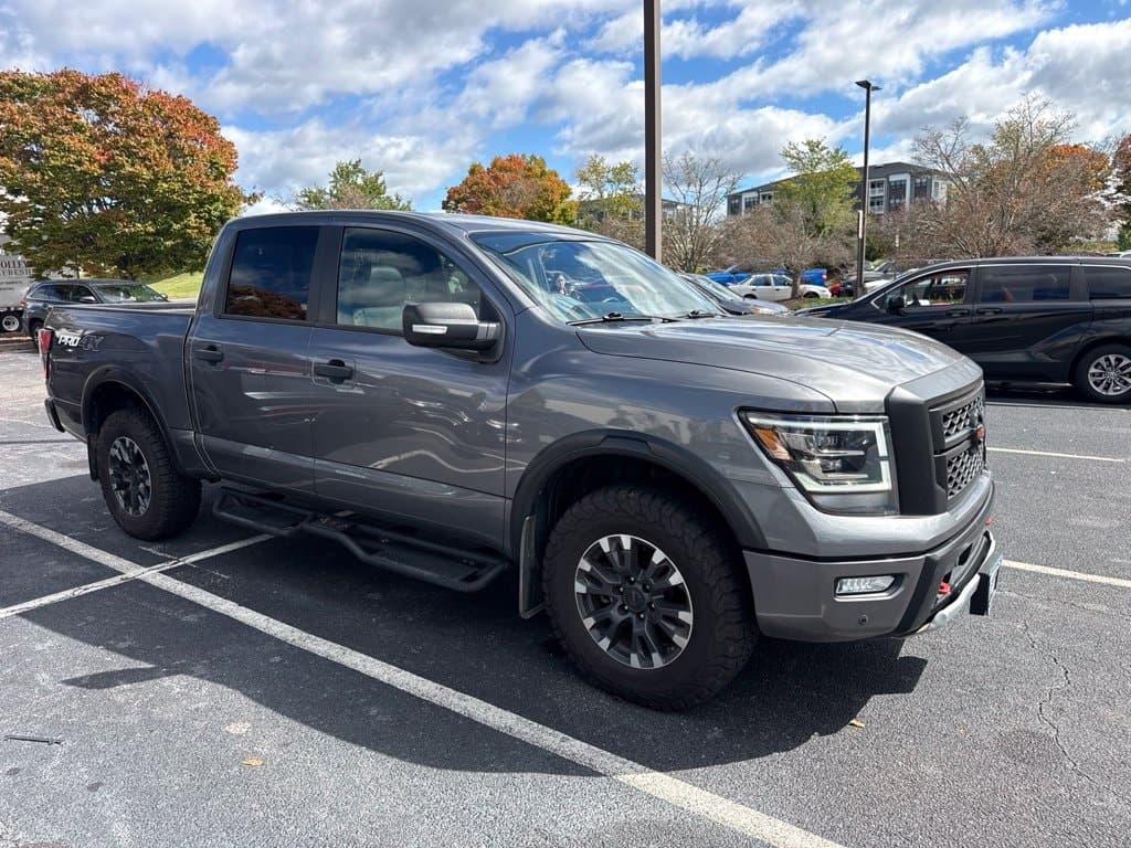 2022 Nissan Titan PRO-4X — photo 1 of 8