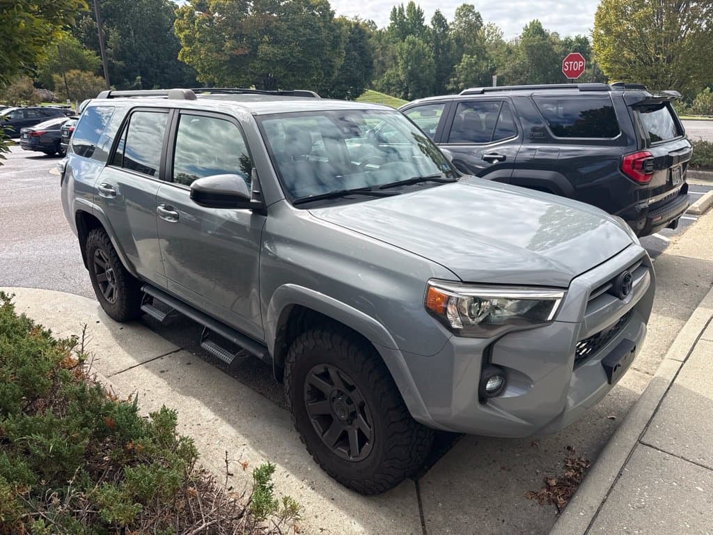 2021 Toyota 4Runner Base — photo 1 of 12