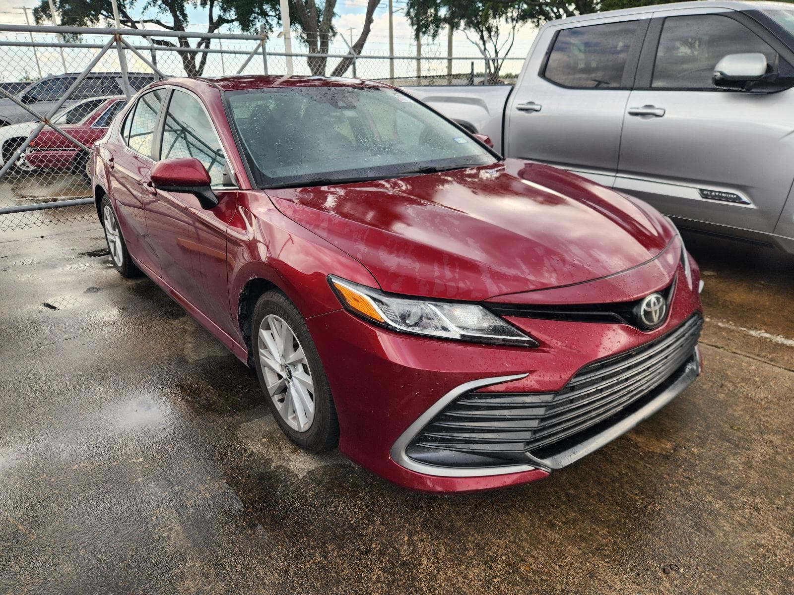 2022 Toyota Camry LE — photo 1 of 9