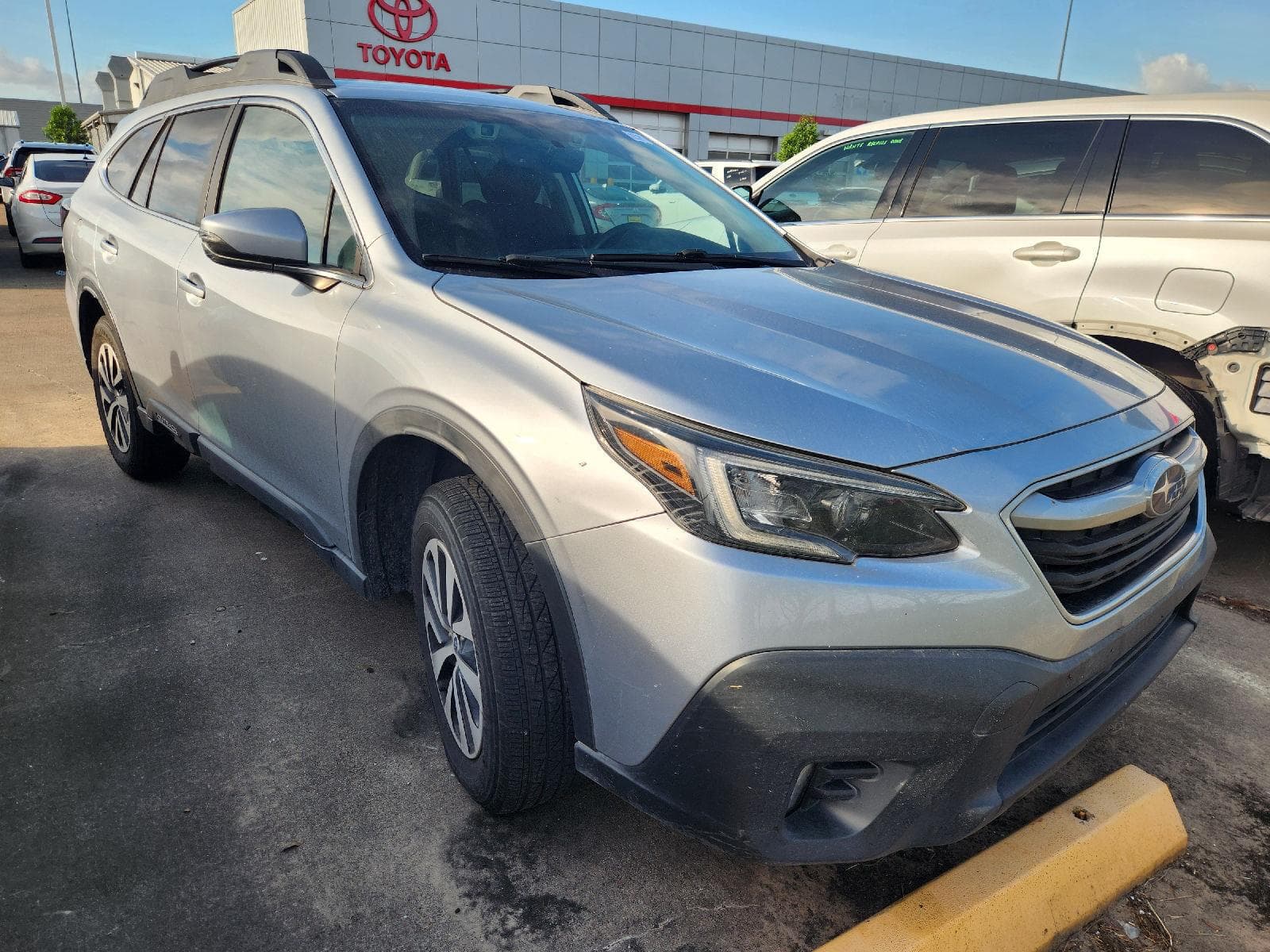 2021 Subaru Outback Premium — photo 1 of 10