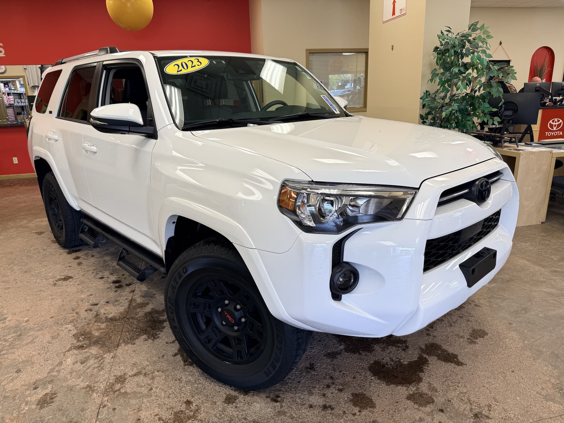2023 Toyota 4Runner SR5 Premium — photo 1 of 12