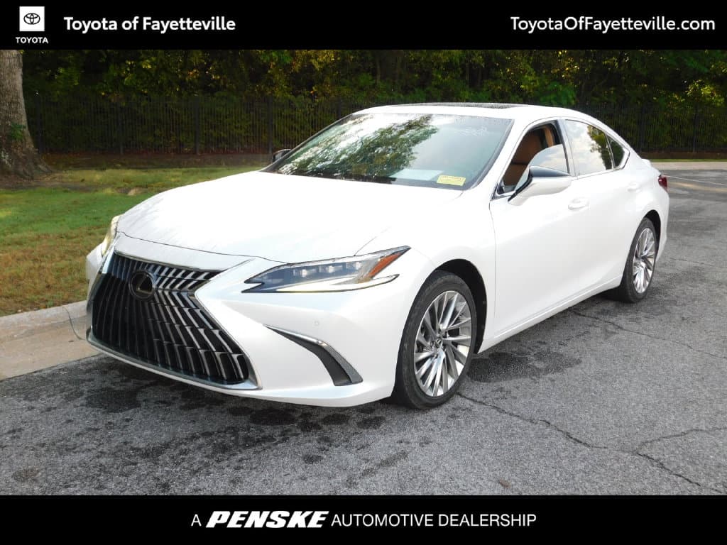 2023 Lexus ES ES 300h Luxury — photo 1 of 11