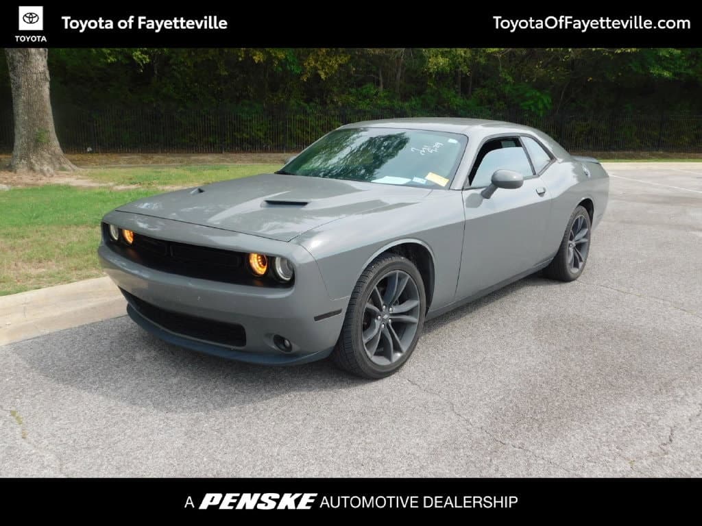2018 Dodge Challenger SXT — photo 1 of 11