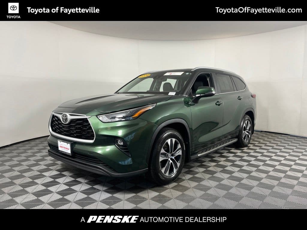 2024 Toyota Highlander XLE — photo 1 of 34