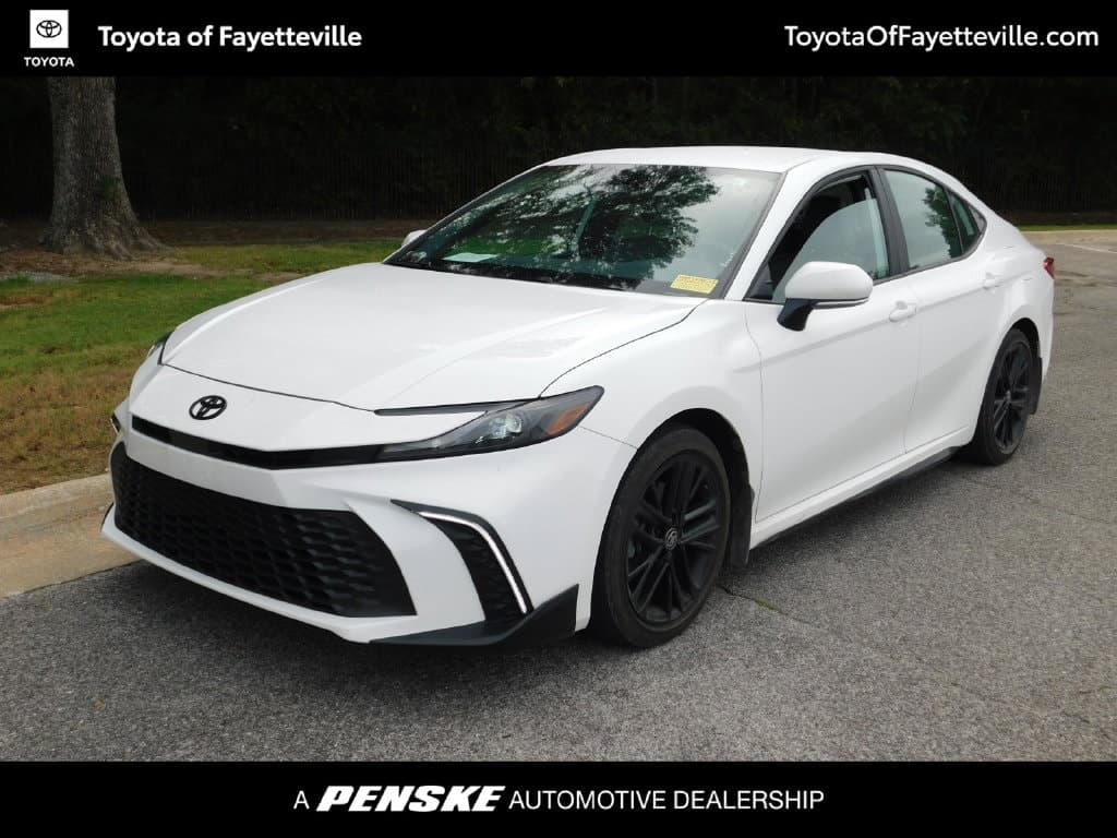 2025 Toyota Camry SE — photo 1 of 11