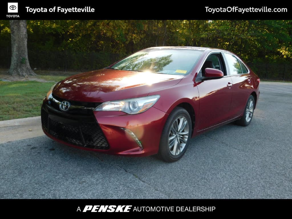 2017 Toyota Camry SE — photo 1 of 12