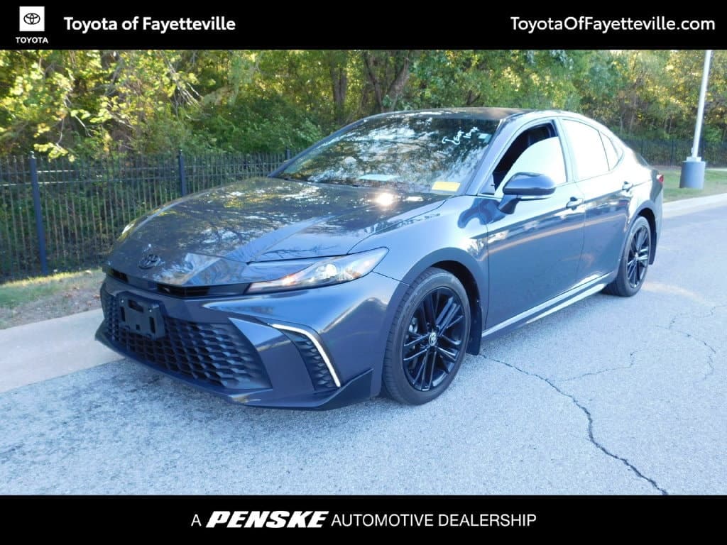 2025 Toyota Camry SE — photo 1 of 11