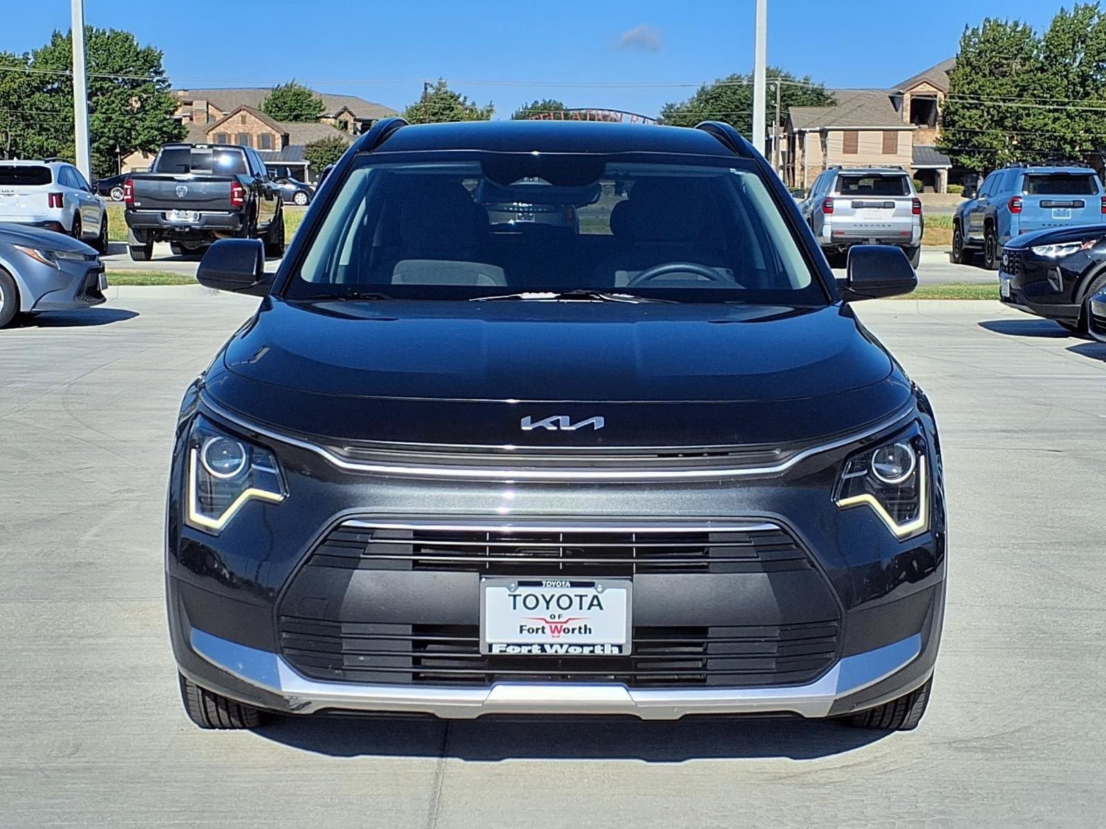2025 Kia Niro LX — photo 1 of 25