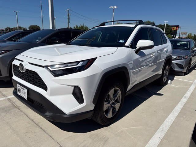 2025 Toyota RAV4 XLE — photo 1 of 7