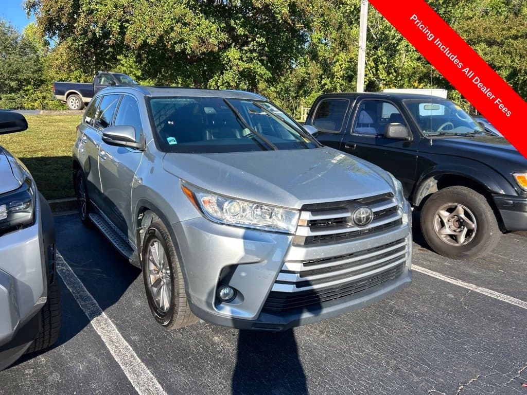 2018 Toyota Highlander Base — photo 1 of 14