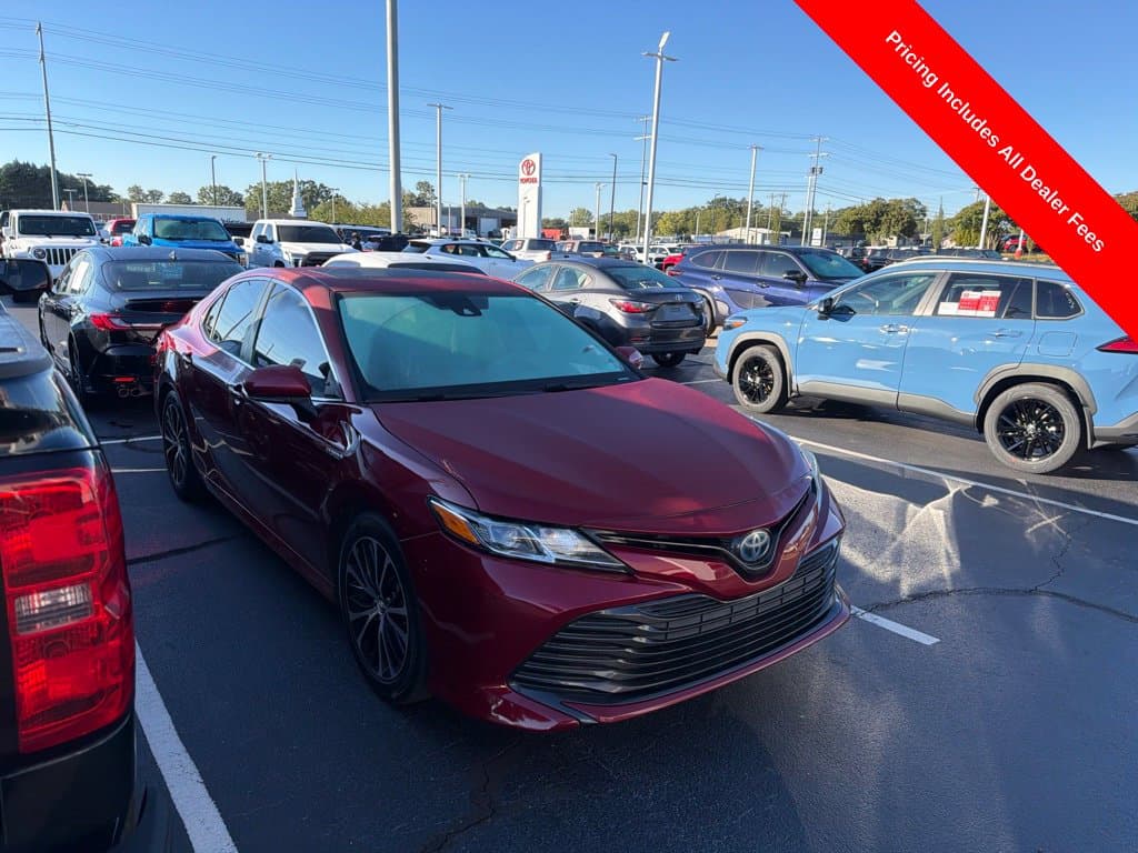 2020 Toyota Camry Hybrid LE — photo 1 of 11