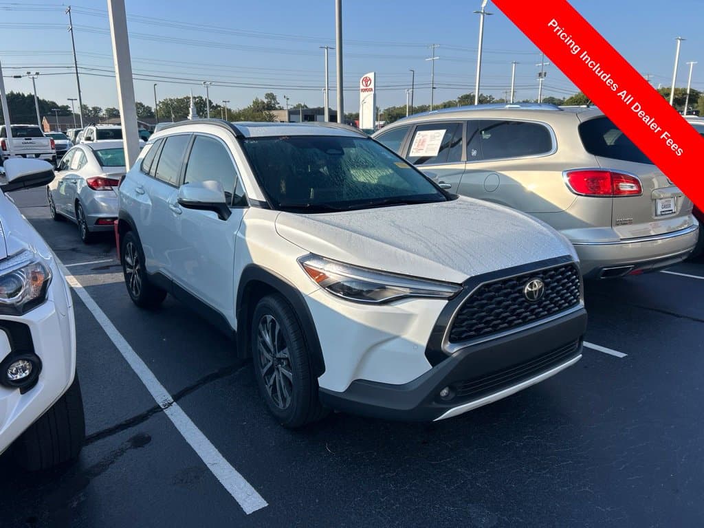 2023 Toyota Corolla Cross XLE — photo 1 of 12