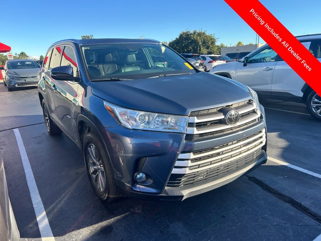 2019 Toyota Highlander Base — photo 1 of 14
